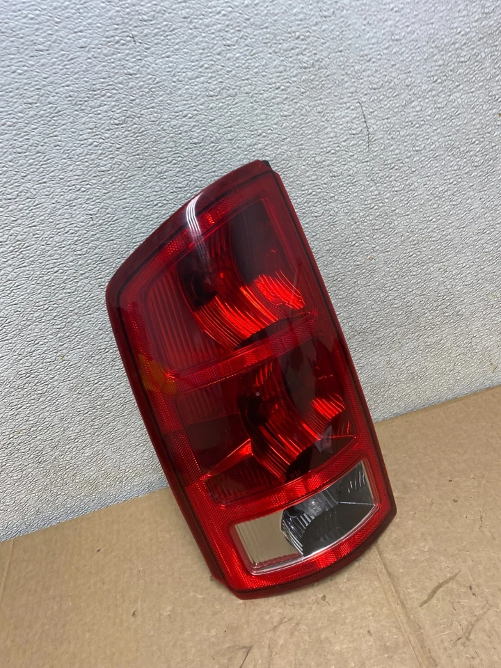 Левый задний фонарь со стороны водителя для Dodge Ram 1500 2002–2006 годов выпуска V1160 DW - Изображение 3 из 4