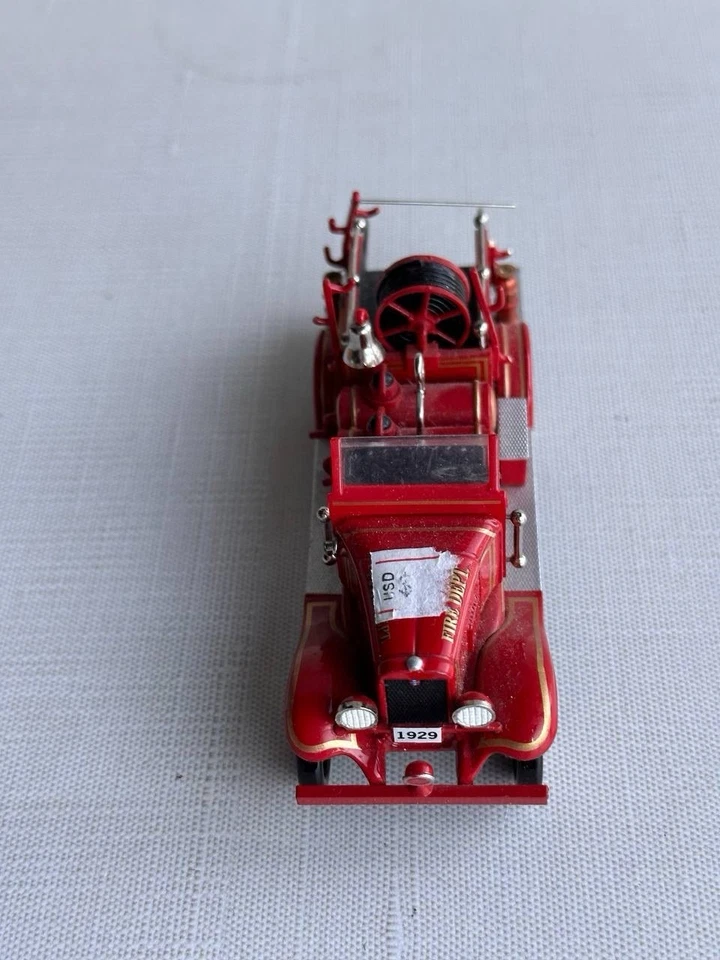 Camión de colección Chevrolet 1929 Hallmark modelo diecast rojo Foto 2 de 3