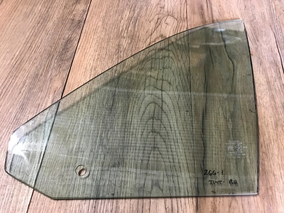 1970 DODGE CHALLENGER E BODY MOPAR RH FACTORY TINT 1/4 GLASS DATED: 266-1 - Изображение 2 из 3