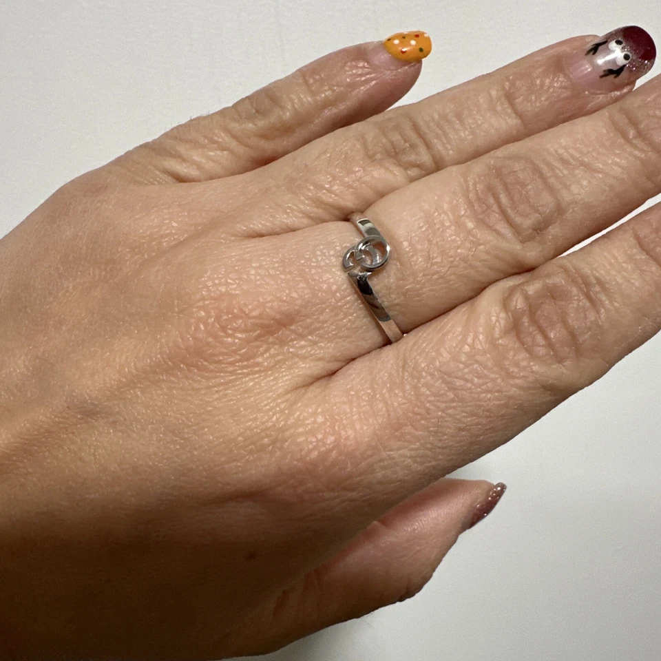 Anillo GUCCI 18K 750 Oro Sólido Doble G Genuino ITALIA Talla 8 con Caja y Bolsa R: $850 Foto 3 de 4