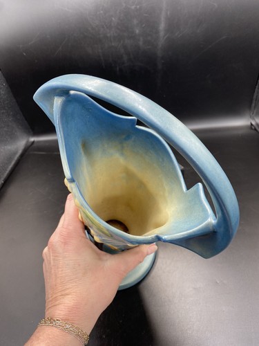 ROSEVILLE USA POTTERY 1BK-10 BLUE SNOWBERRY BASKET - Picture 6 of 7