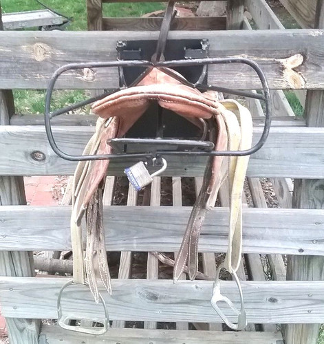 English Saddle Rack Hand Made Locking Wall Mount Heavy Duty 