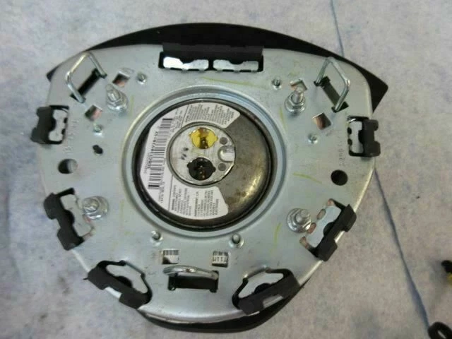 VOLKSWAGEN ROUTAN 2009-2010 OEM DRIVER Airbag STEERING DRIVER LEFT WITH 2 PLUGS - Image 3 of 4