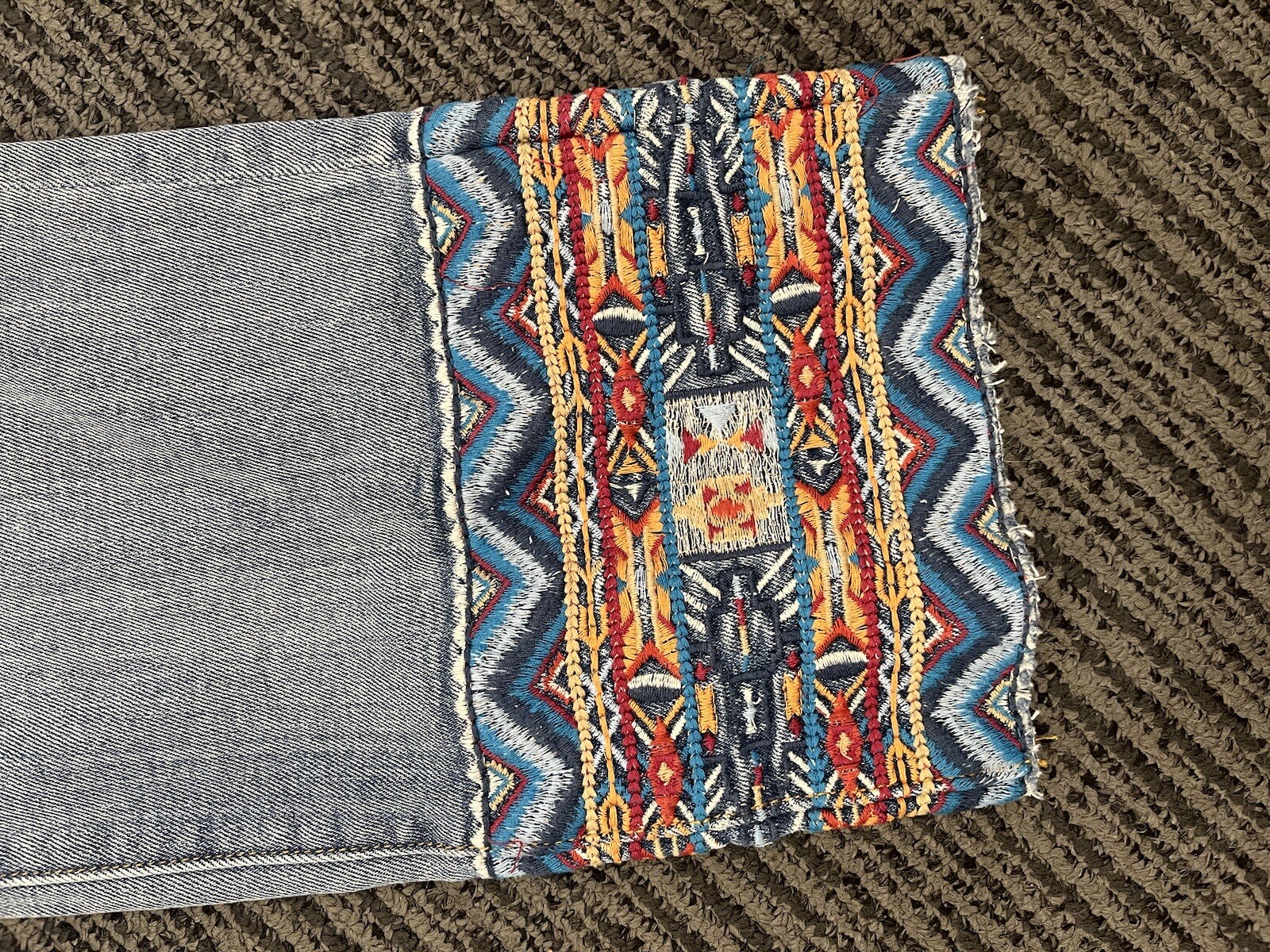 NEW Driftwood Colette Tribal Embroidered Cuff Jeans Medium Wash Size 32