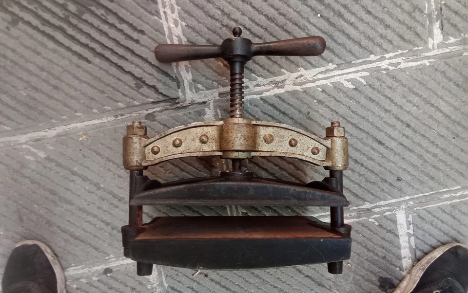 Antique Cast Iron Bookbinding Press Industrial Start 20th 1920s - Image 2 of 4