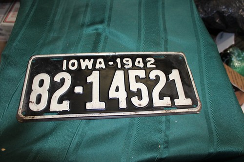 IOWA LICENSE PLATE 1942 SCOTT COUNTY 82-14521