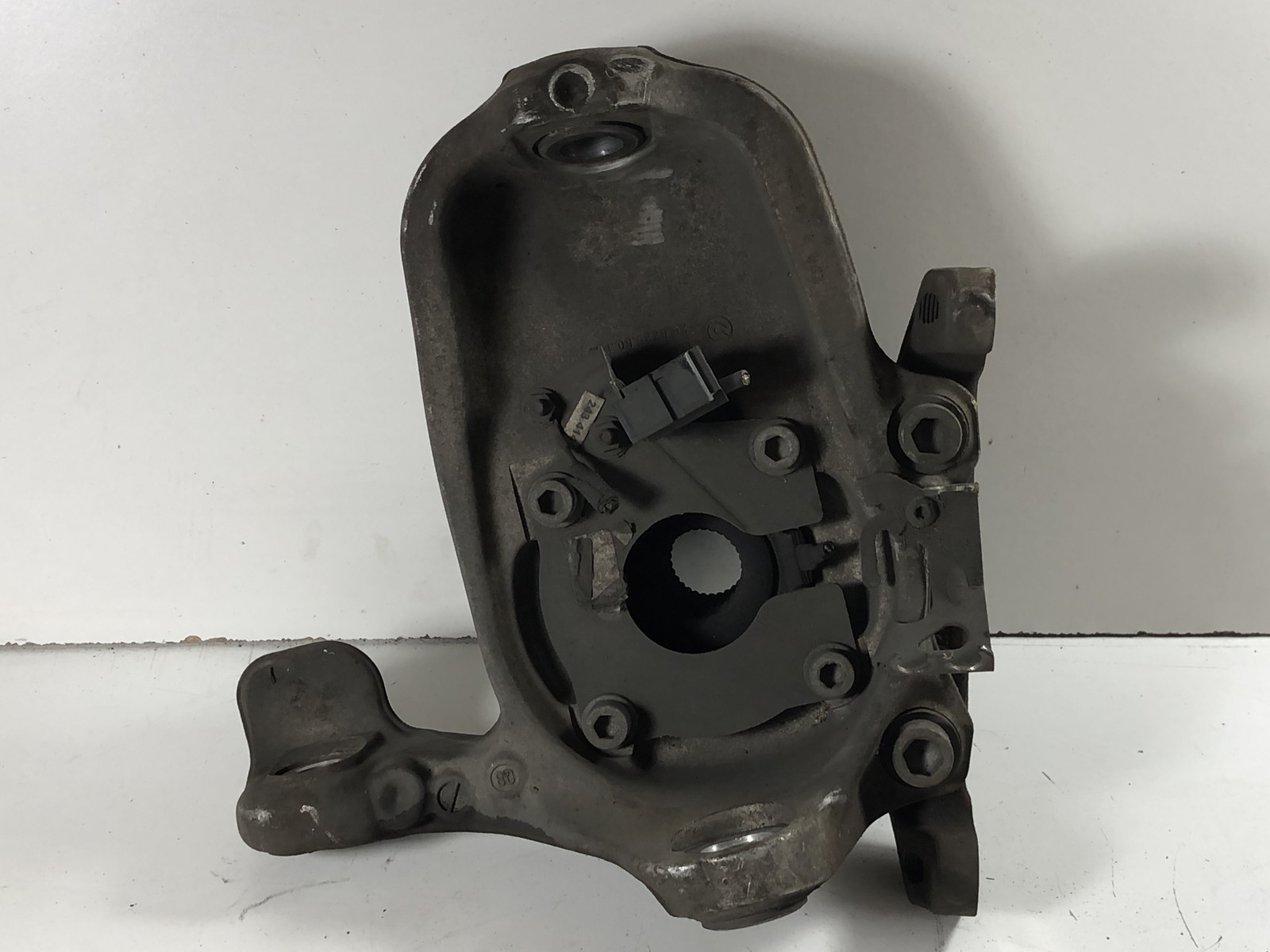 09-13 Maserati Quattroporte M139 Front Left Driver Spindle Knuckle GranTurismo