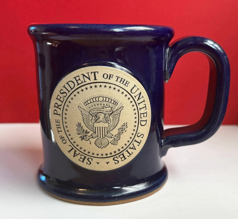 Hermosa y Funcional Taza de Cerámica Donald Trump Sello Presidencial y Firma Foto 2 de 3