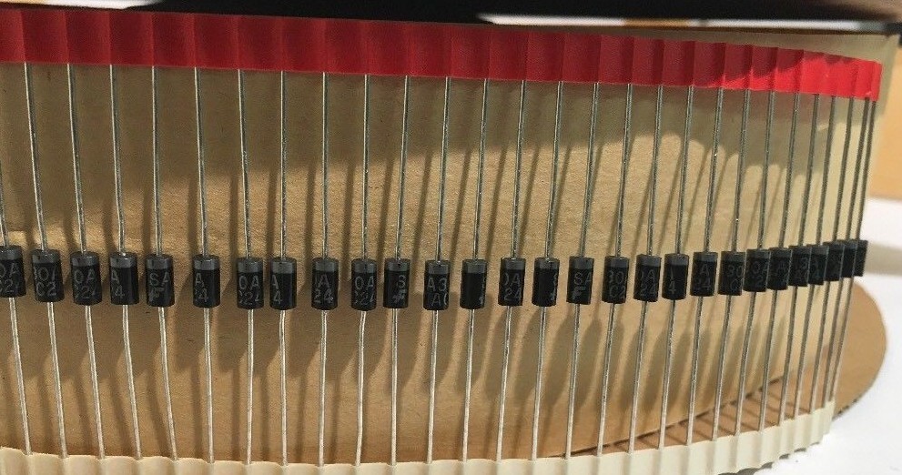 3995 Fairchild SA30A TVS Diodes ESD Suppressors UniDirectional Tape