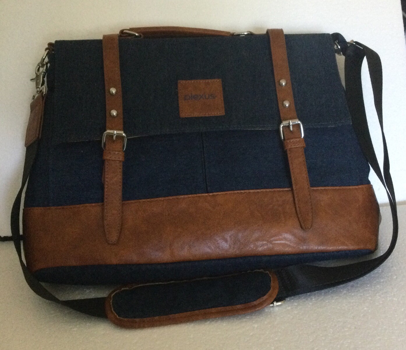 Plexus Durable Sturdy Multi-Compartment Laptop Ba… - image 1