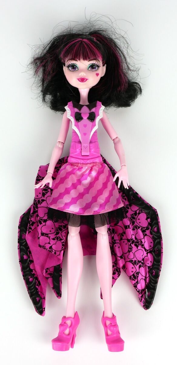 Monster High Ghoul-To-Bat Transformation Draculaura Doll 