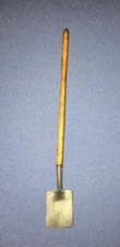DOLLHOUSE 1:12 SCALE SIR THOMAS THUMB SPADE /SHOVEL LONG HANDLE - 504