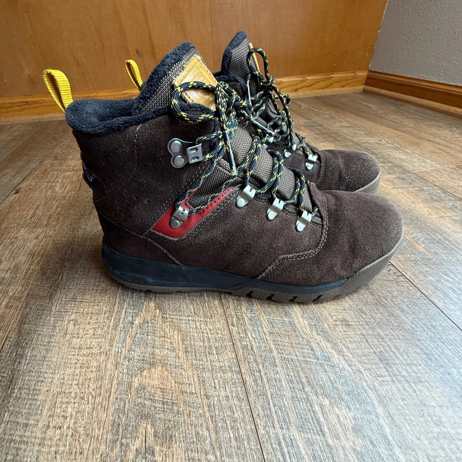 Salomon Utility TS Waterproof Boots Mens Sz 8 Brown Suede Lace Up Thinsate 200