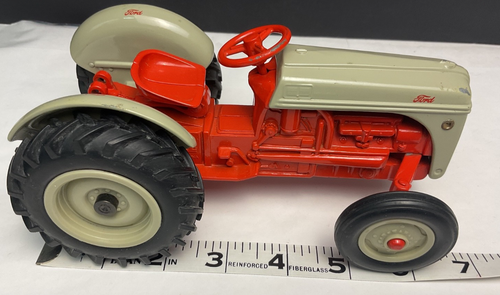 ERLT Diecast Ford 8N Tractor 1/16 - Picture 14 of 19
