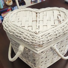 Heart-Shaped White Wicker Picnic Basket Set w...