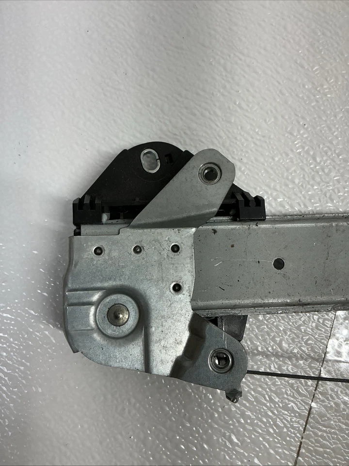 14-18 Subaru Forester Front Right Door Window Regulator W/ Motor OEM - Image 2 of 4