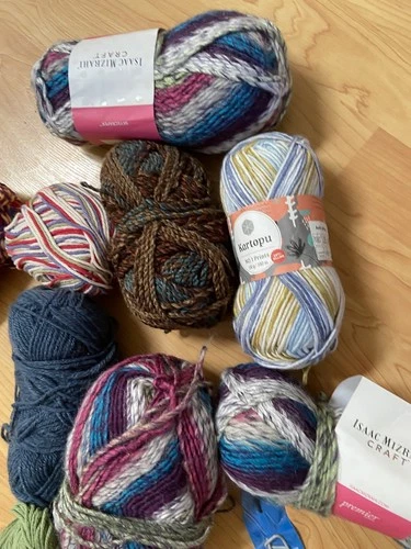 Yarn Destash Lot: Isaac Mizrahi Skyscraper, Elle Mischief Multipack, Needles image 7