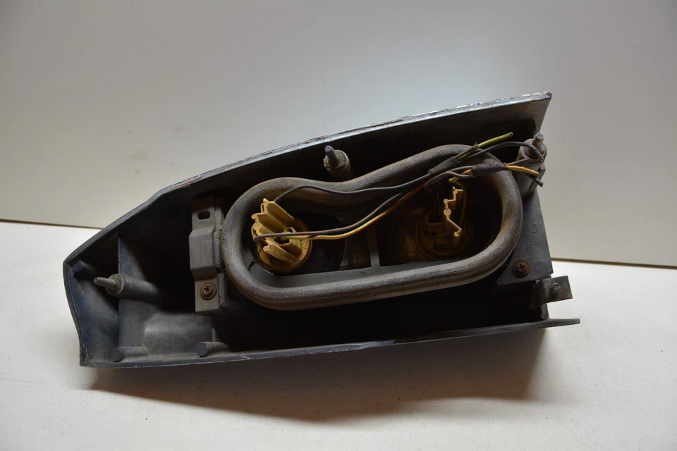 1980-1983 LINCOLN MARK VI LEFT SIDE QTR MOUNTED TAIL LIGHT LAMP OEM, 166-01025 - Image 3 of 4