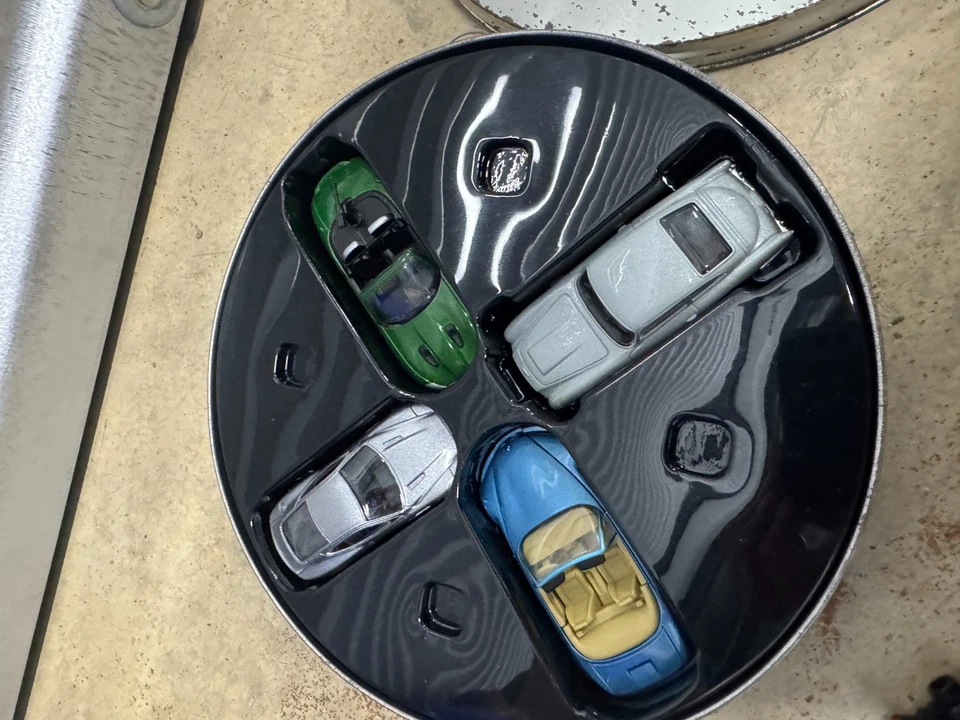 007 Definitive Bond Collection | Film Canister 8 Piece Set | Corgi 2001 - Image 4 of 4