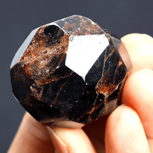 Corazón Guerrero ~ 95g Granate Almandina Natural Facetado Cristal Esfera Bola Espécimen - Imagen 8 de 12