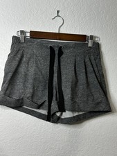 Lululemon Spring Break Away Short Womens Size 6 Cuff 3” Inseam (1)