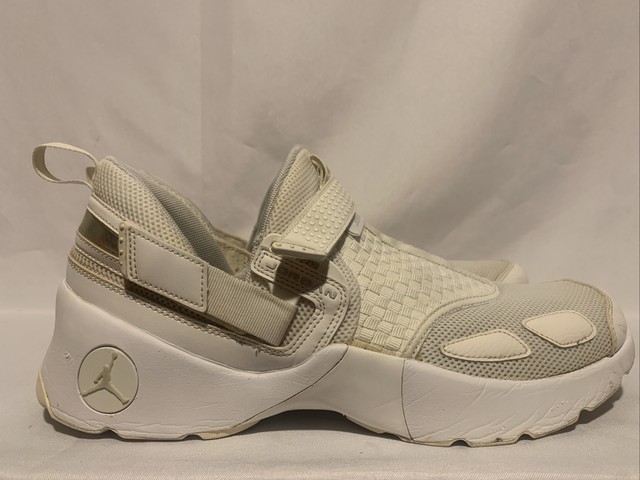 jordan trunner lx triple white