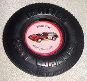 Rare & Vintage Mattel Hot Wheels Noodle Head Plastic Pin Button Badge (1970)