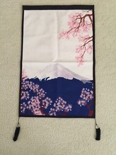 Płócienny wieszak na drzwi Cherry Mountain z 2 srebrnymi ozdobami z frędzlami