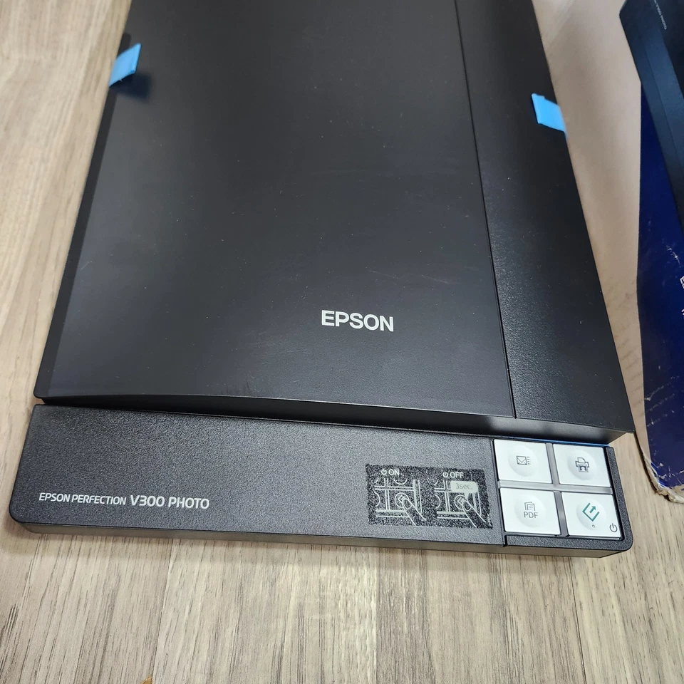 EPSON V300 Perfection Photo Flatbed Color Scanner Document Scanner New open Box - Image 2 of 4
