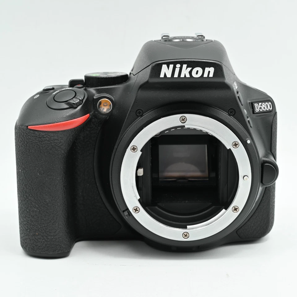 Nikon D5600 24.1MP DSLR Camera Body Shutter Count 4,435 [Near Mint] - Photo 2/4