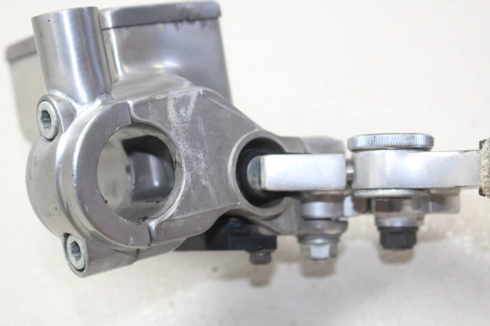 1998-2004 SUZUKI INTRUDER 1500 VL1500 FRONT BRAKE MASTER CYLINDER W/ CALIPER - Image 4 of 4