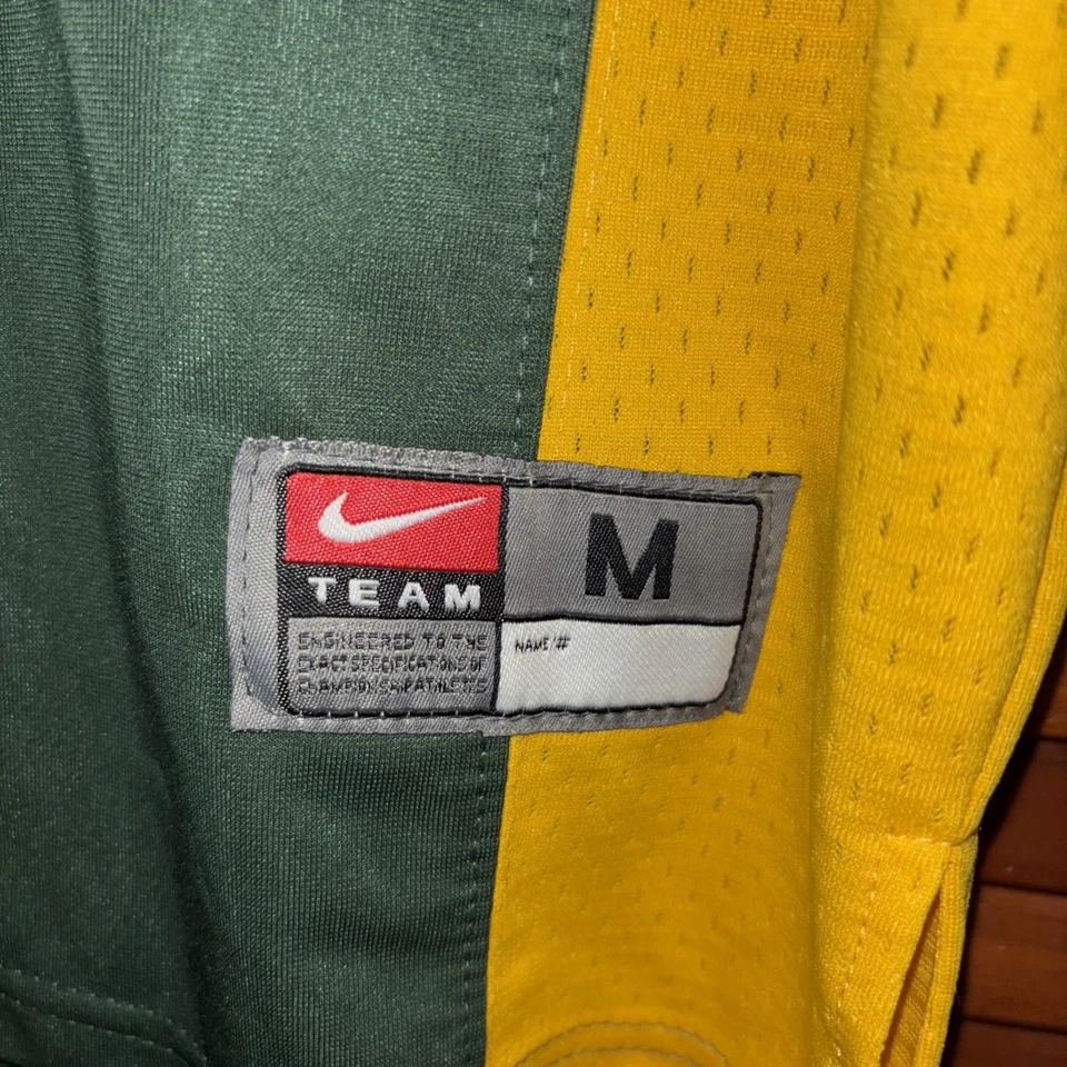 Carson Wentz North Dakota State Bison Nike Jersey Green Men's Medium - Image 2 of 4