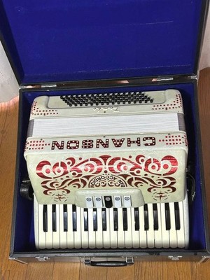 CHANSON Piano Accordion 34 Key 80 Bass MMM Reed Violin Style with Case