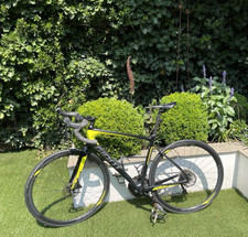 Giant Carbon Fibre Road Bike 700C Black/Yellow Hydraulic Disc Drop Bar +Cage