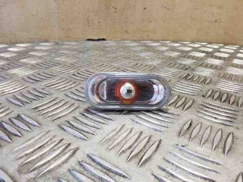 VW CADDY II Variant 9K9B Kotflügelblinker vorne links 2K0949117B 2.00 26205842