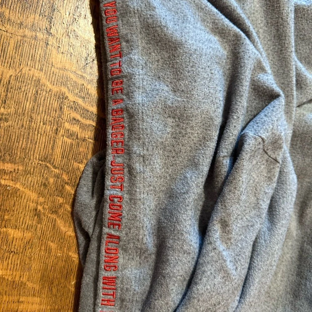 UNDERCOVER Felpa con cappuccio Victoria Secret ROSA Wisconsin Badgers