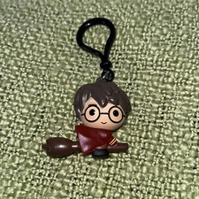 Harry Potter Series One Bag Tag Flying On Broomstick Key Clip Keychain Collector