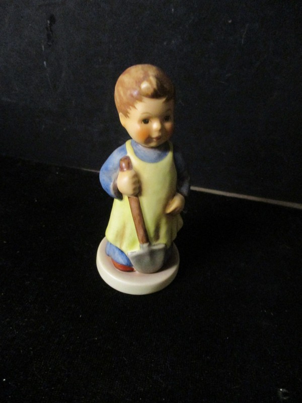 Hummel Goebel Figurine  Garden Treasures 727 TMK 7 Made in Germany K71 LK