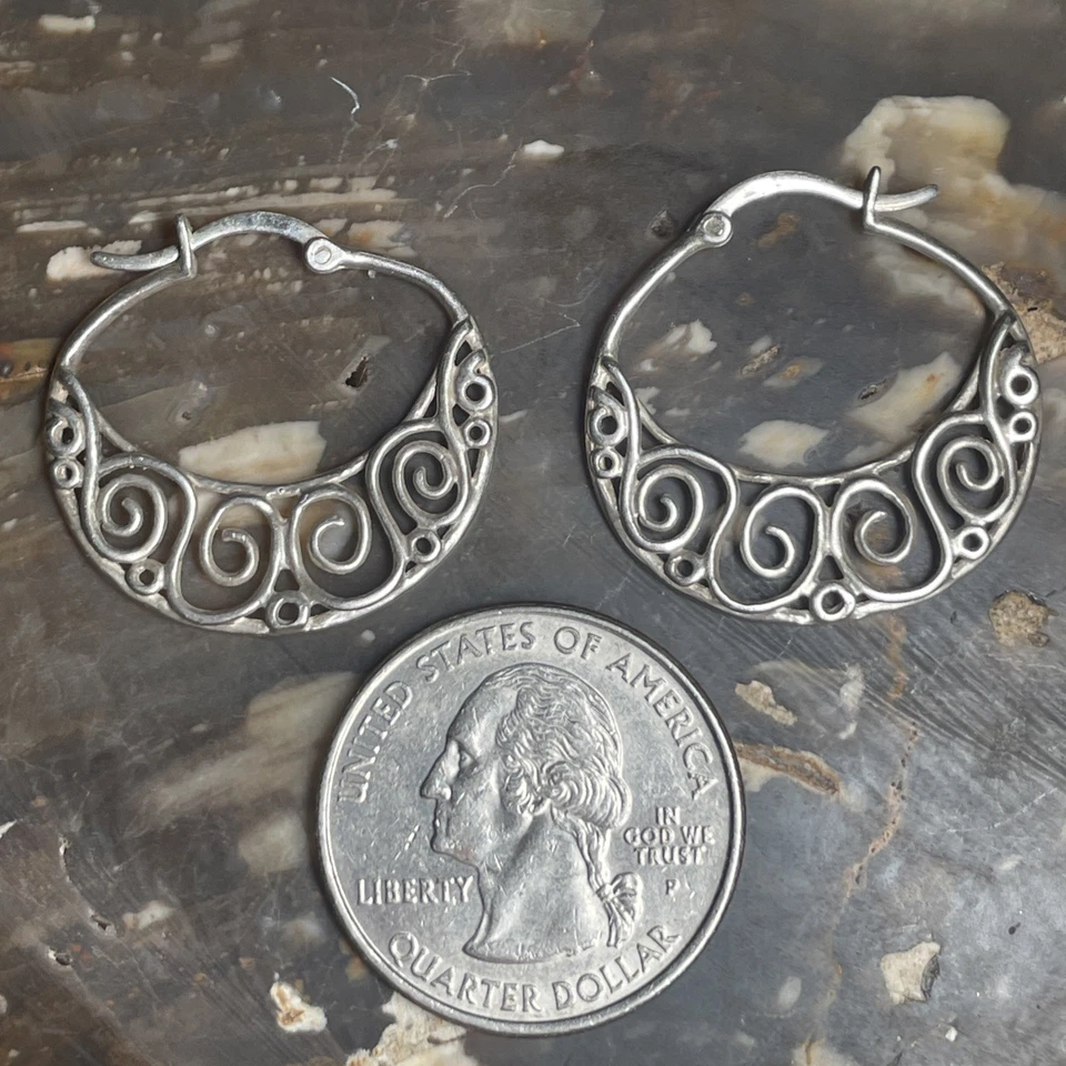 Серьги-кольца Avon из чистого серебра плоские открытые рабочие филигранные с завитками - Изображение 4 из 4