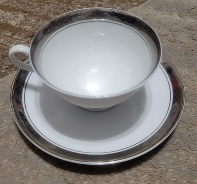 ALADDIN Fine China USA Platinum encrusted RENEE - Cup & saucer - 5 sets EUC