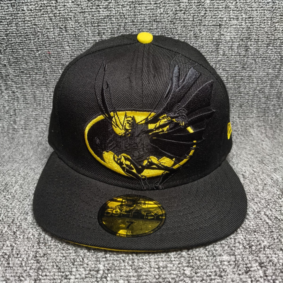 New Era Batman 59FIFTY Fitted Hat Black Yellow Graphic Logo Size 7