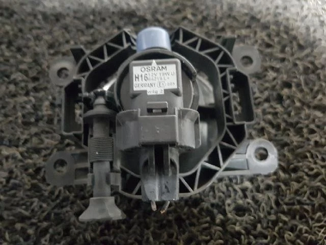 2015 Renault Fluence SM3 Neo SE Right Fog Light - Image 4 of 4