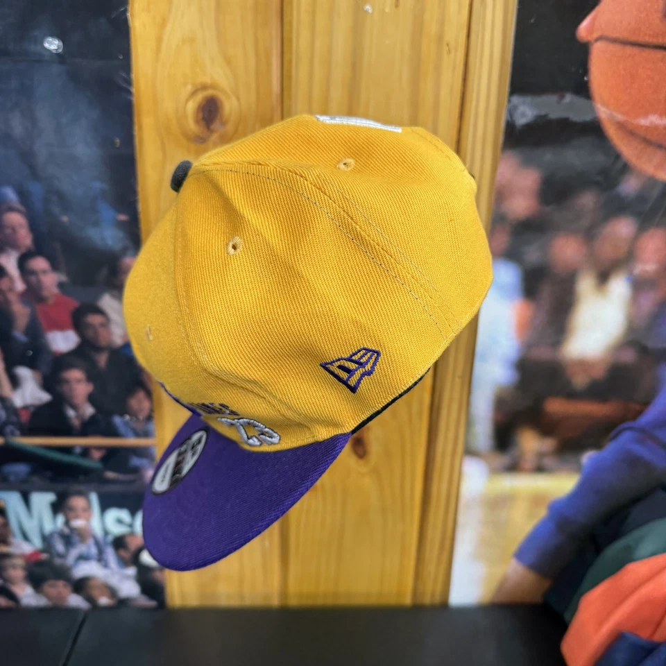 Gorra gorra Los Angeles Lakers espalda a presión NBA baloncesto James 23 New Era para hombre Foto 4 de 4