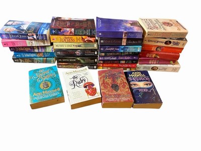 29 Romance PB Lot Julia Quinn Woodiwiss Ilona Andrews Lowell Maxwell