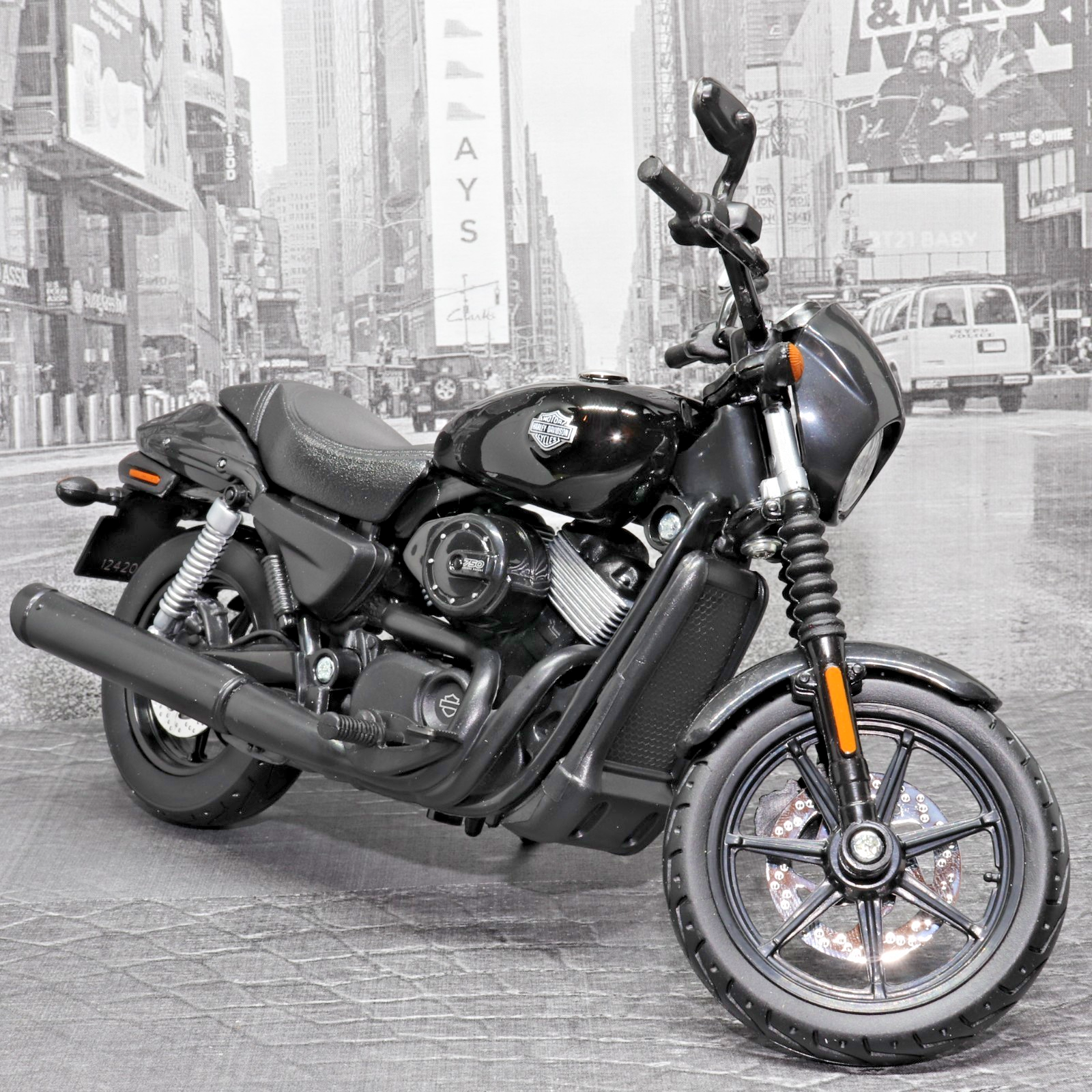 Maisto Harley Davidson Street 750 2015 Black 1:12 Scale Model Motorcycle Bike