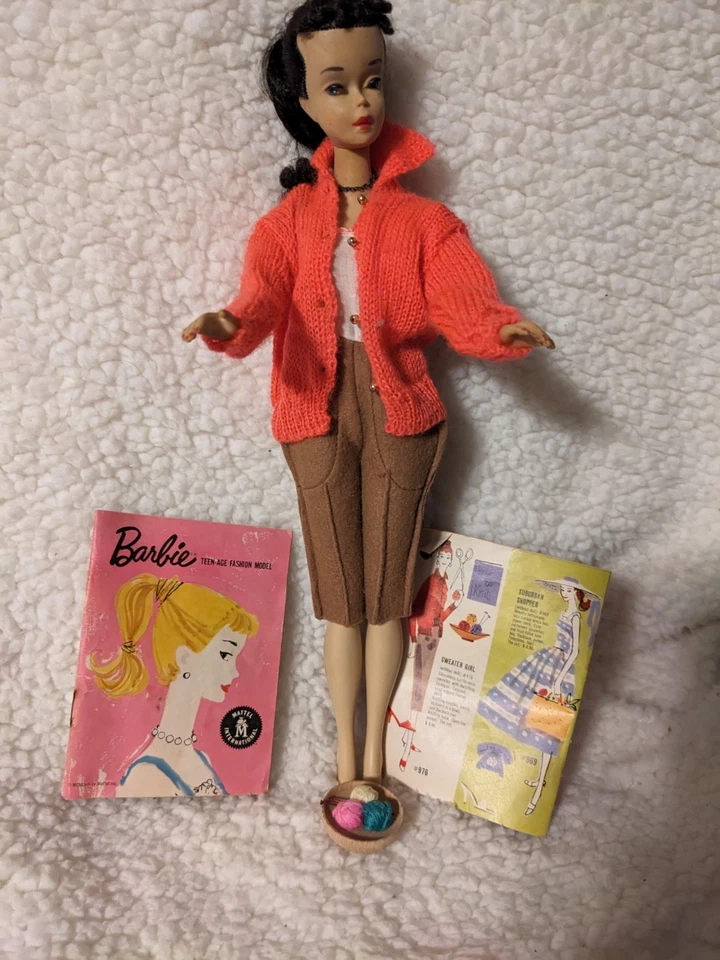 Vintage  1960 Brunette Ponytail Barbie Blue Eyeliner TM markings With 12 Outfits - Image 3 of 4