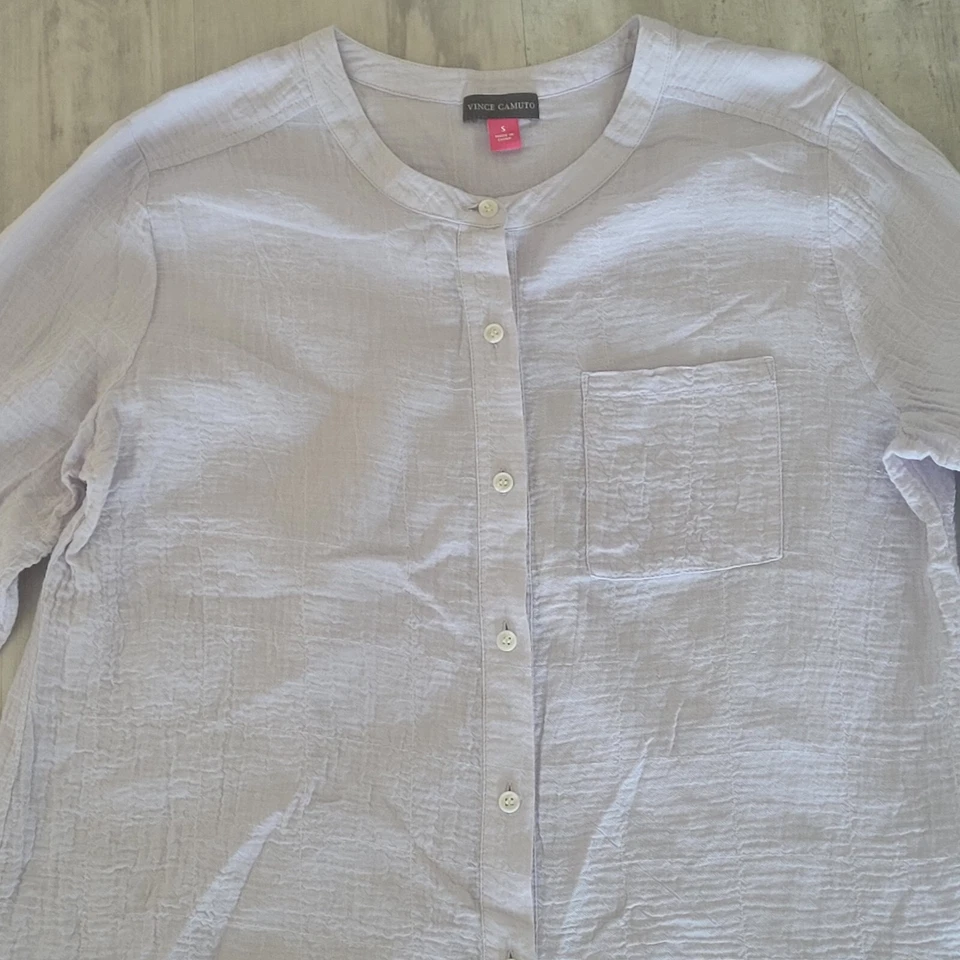 Camisa Vince Camuto Crinkle Crepe Botão Feminina Pequena Semitransparente Roxa Top - Imagem 2 de 4