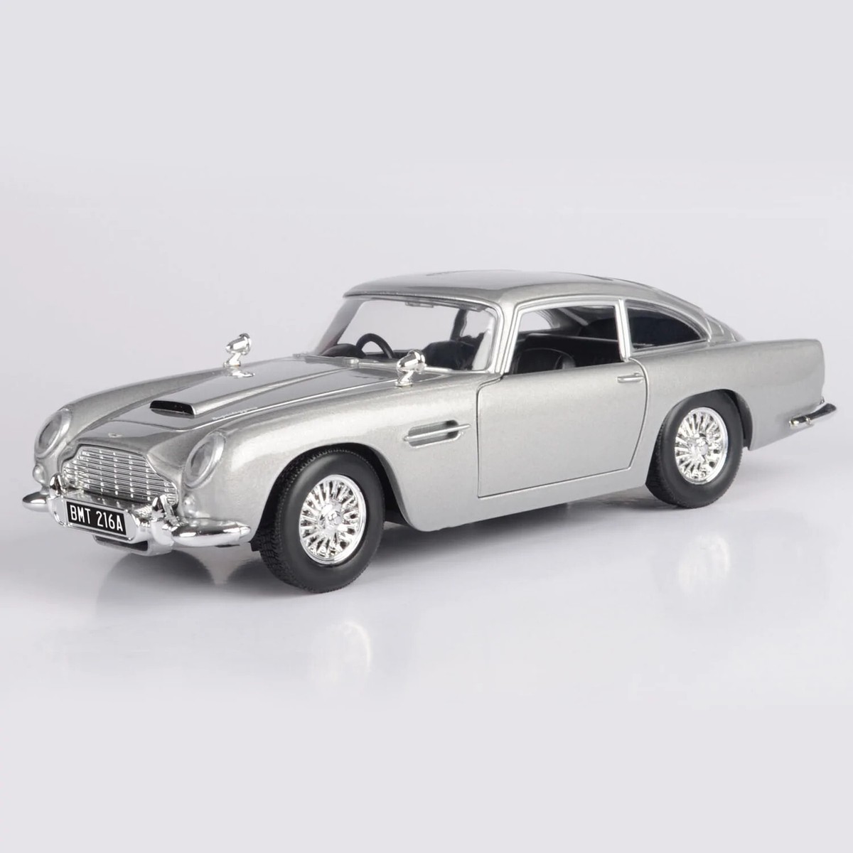 ASTON  MARTIN  DB5 ハンドメイド　ガレージ　ジオラマ Doyusha 1/24 ASTON MARTIN DB5 007 Goldfinger with James Bond