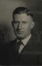 1919 Press Photo NEA sports writer Fred Turbyville poses for a photo - net30543