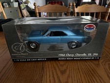 American Muscle Authentics 1:18 1966 Chevy Chevelle SS 396 Blue Diecast New